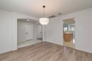 7206 Avon Park Ln, Houston, TX 77083 - Photo 11