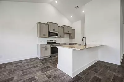 720 Greystone Lane, Angleton, TX 77515 - Photo 9