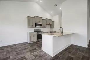 720 Greystone Ln, Angleton, TX 77515 - Photo 9
