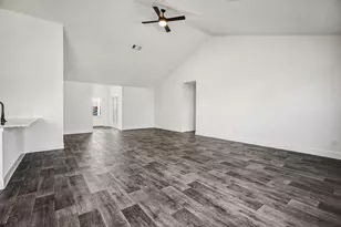720 Greystone Ln, Angleton, TX 77515 - Photo 5