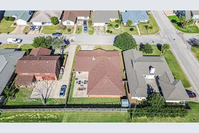 7758 Chantilly Circle, Galveston, TX 77551 - Photo 5