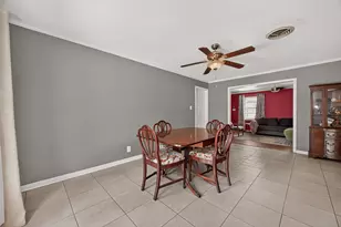 10418 Hazelhurst Dr, Houston, TX 77043 - Photo 11