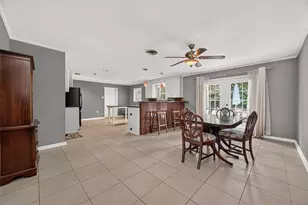10418 Hazelhurst Dr, Houston, TX 77043 - Photo 9