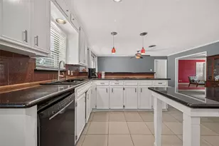 10418 Hazelhurst Dr, Houston, TX 77043 - Photo 13