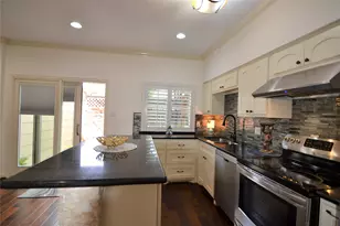 830 Threadneedle St, Houston, TX 77079 - Photo 9