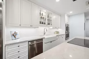 1100 Uptown Park Blvd, Houston, TX 77056 - Photo 9