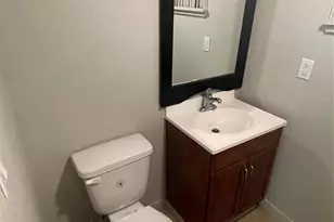 319 Melbourne St, Houston, TX 77022 - Photo 5