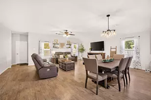 9805 Hunter Spgs Dr, Conroe, TX 77306 - Photo 11