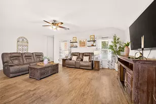 9805 Hunter Spgs Dr, Conroe, TX 77306 - Photo 13