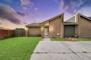 5444 Ridge Wind Ln, Houston, TX 77053 - Photo 3