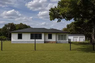 341 Jefferson St, Cat Spring, TX 78933 - Photo 1