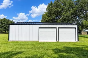 341 Jefferson St, Cat Spring, TX 78933 - Photo 3
