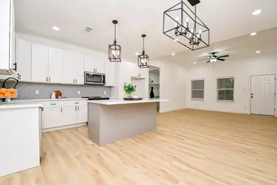 610 Austin Street, West Columbia, TX 77486 - Photo 15