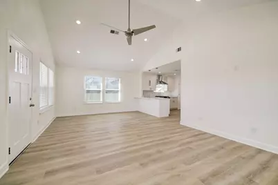 919 E 37th Street, Houston, TX 77022 - Photo 9
