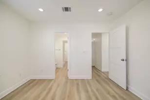 919 E 37th St, Houston, TX 77022 - Photo 21