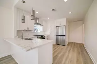 919 E 37th St, Houston, TX 77022 - Photo 13