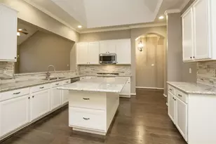 178 Brooksedge Ct, The Woodlands, TX 77382 - Photo 9