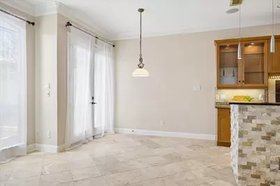 6210 Sutherland Square, Houston, TX 77081 - Photo 7