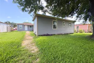 1717 W 4th St, Freeport, TX 77541 - Photo 17