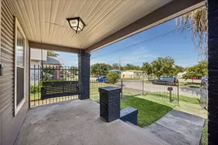 2105 Lawrence St, Houston, TX 77008 - Photo 9