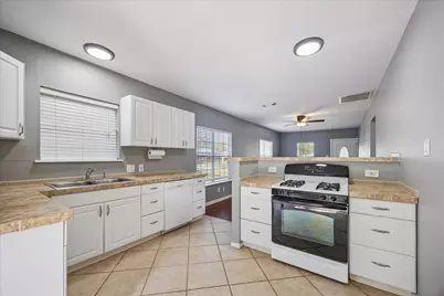 2105 Lawrence Street, Houston, TX 77008 - Photo 3
