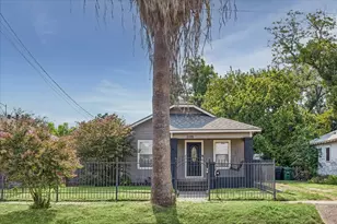 2105 Lawrence St, Houston, TX 77008 - Photo 1