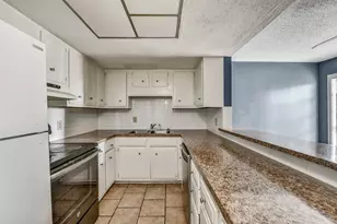 1817 Biovu Dr, Galveston, TX 77551 - Photo 9