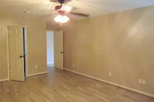 1809 Edinburg Ave, League City, TX 77573 - Photo 15