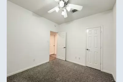 73 E Montfair Boulevard, The Woodlands, TX 77382 - Photo 9