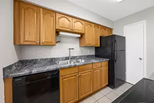 2100 Wilcrest Dr, Houston, TX 77042 - Photo 9