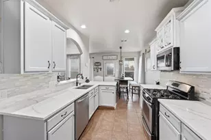 9906 Jewel Ln, Rosharon, TX 77583 - Photo 11