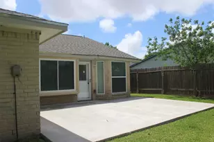 4920 Deerwood Cir, Baytown, TX 77521 - Photo 15