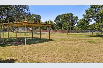701 Stephenson Avenue, Anahuac, TX 77514 - Photo 9