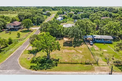 701 Stephenson Avenue, Anahuac, TX 77514 - Photo 7
