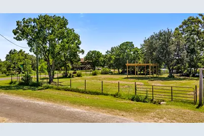 701 Stephenson Avenue, Anahuac, TX 77514 - Photo 1