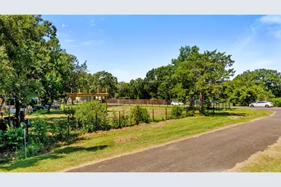 701 Stephenson Avenue, Anahuac, TX 77514 - Photo 5