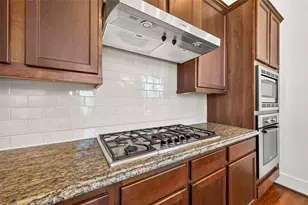 3231 Maxroy St, Houston, TX 77008 - Photo 11
