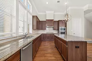 3231 Maxroy St, Houston, TX 77008 - Photo 9