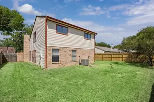 15714 Pipers View Dr, Houston, TX 77598 - Photo 5