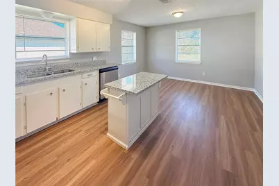 303 Ligustrum Street, Lake Jackson, TX 77566 - Photo 7