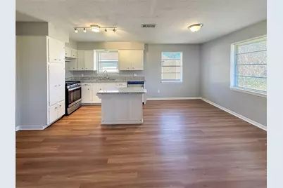 303 Ligustrum Street, Lake Jackson, TX 77566 - Photo 5