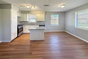 303 Ligustrum St, Lake Jackson, TX 77566 - Photo 5