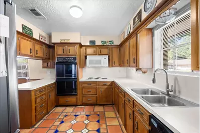 12615 Old River Drive, Mont Belvieu, TX 77523 - Photo 9