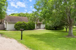1103 Green Ave, Palacios, TX 77465 - Photo 1