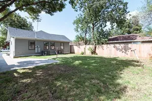 1919 Lombardy St, Houston, TX 77023 - Photo 17