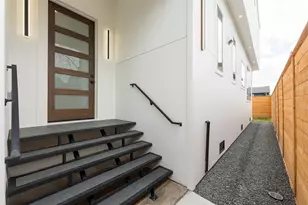 1122 E 27th St, Houston, TX 77009 - Photo 3