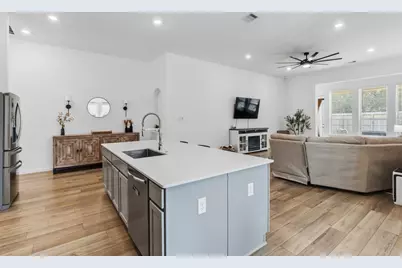 15418 Kings Lake Court, Mont Belvieu, TX 77523 - Photo 9