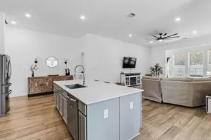 15418 Kings Lake Ct, Mont Belvieu, TX 77523 - Photo 9