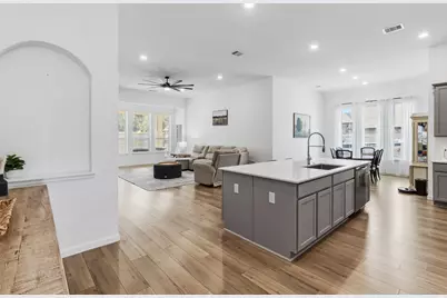 15418 Kings Lake Court, Mont Belvieu, TX 77523 - Photo 3