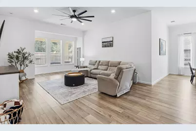 15418 Kings Lake Court, Mont Belvieu, TX 77523 - Photo 15